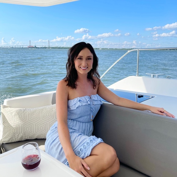 Meet Your Posher, Megan! - Picture 2 of 3